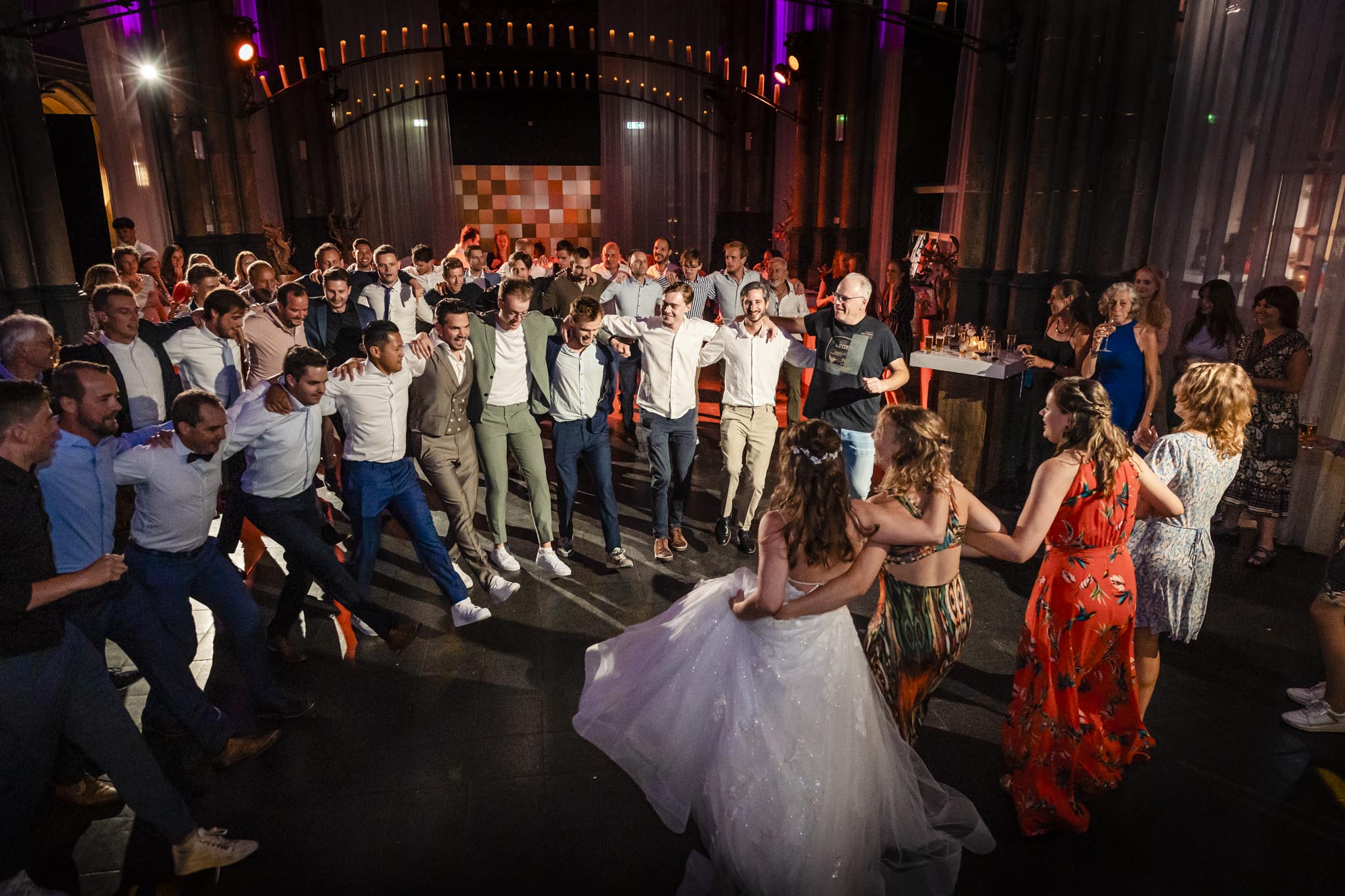 Bruidsfotograaf-Orangerie-orangerie-den-bosch-huwelijk-openingsdans-get-ready-disney-bruiloft-fotograaf-achterhoek